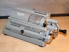 Triumphator CRN1 (calculatrice à curseurs), 1958.
