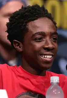 Caleb McLaughlin interprète Lucas Sinclair.