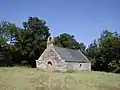 La chapelle Saint-Nicolas, dans le village de Saint-Treffrin.