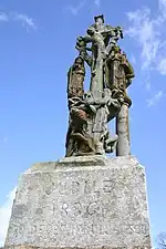 Le calvaire du bourg, inscrit aux Monuments historiques (son socle commémore le jubilé de 1886).