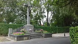 Calvaire des églises Saint-Clément et Saint-Nicolas, cimetière du Plomeux.