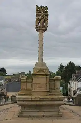 Le calvaire de l'église de Guénin : vue d'ensemble.