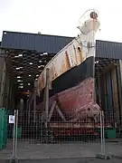 La Calypso sous le hangar des chantiers Piriou