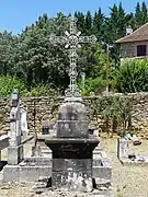 La croix principale du cimetière.