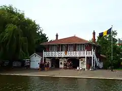 Le hangar à bateaux.