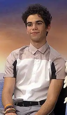 Cameron Boyce interprète Carlos.