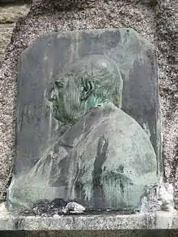 Monument à Camille Chabaneau« Monument à Chabaneau à Nontron », sur À nos grands hommes