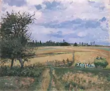 Tableau représentant des champs assez plats avec arbre à gauche et ciel un peu nuageux.