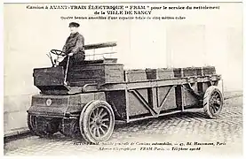 Camion électrique pour le ramassage d'ordure à Nancy entre 1890 et 1920.