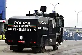 Véhicule anti-émeutes de la Police camerounaise.
