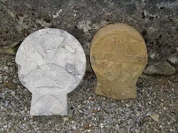Stèles discoïdales à Camou.
