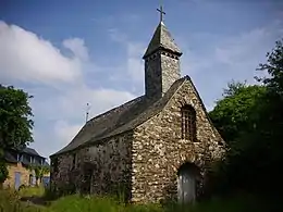 Chapelle Saint-Jeanet ruines qui l'entourent