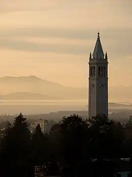 La Sather Tower, l'un des symboles de l'université de Berkeley.