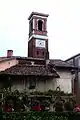 Sandigliano (Biella), petite maison, rare témoin du ricetto du XIVe siècle