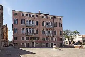 Le Campo San Basegio et le Palais Molin.