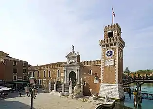 Le ponte porta da terra reliant le campo de l'Arsenale avec la porta da terra de l'Arsenal de Venise