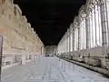 Une galerie le cloître.