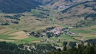 Les villages de Camurac et Comus vus depuis le Pla de l'Homme.