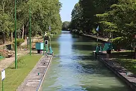 Le Canal de Chelles et son écluse.