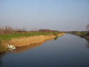 Le Canal Danube-Tisa-Danube près du village de Rumenka, près de Novi Sad