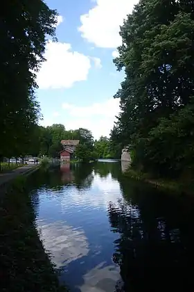 Aboutissement du canal à Metz avec l'ancienne maison de l'éclusier