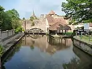 Le Canal vers l'enceinte de l'abbaye