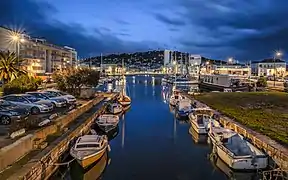 Début du canal de la Peyrade à Sète, qui se jette dans le canal du Rhône à Sète