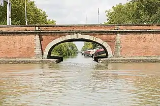 Pont sur le canal latéral à la Garonne