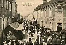 La rue de Bretagne un jour de marché, vers 1900.