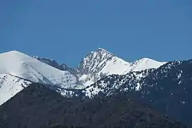 Face nord-est du pic du Canigou depuis le hameau de Mas Rouby.