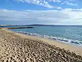 Vue sur la Pointe Croisette et les Îles de Lérins depuis la plage du Midi.