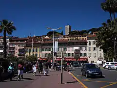 La promenade et le boulevard au débouché du quai Saint-Pierre