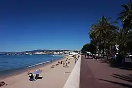 La promenade entre plage et boulevard.