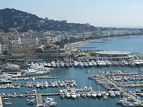 Vue sur le port de la ville de Cannes