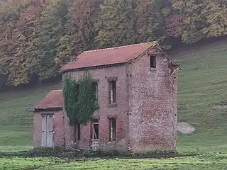 L'ancienne gare, abandonnée, en 2021