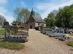 La chapelle Saint-Paterne et le cimetière.