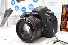 Description de l'image Canon EOS 6D Mark II by EF50mm F1.2L USM.jpg.
