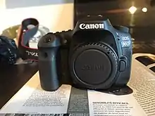Description de l'image Canon EOS 90D.jpg.
