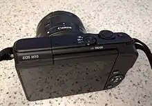 Description de l'image Canon EOS M10 rear.jpg.
