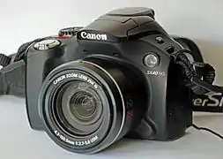 Appareil photographique bridge (Canon PowerShot SX40 HS).
