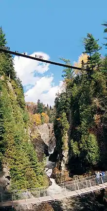 Canyon Sainte-Anne, deux des ponts suspendus