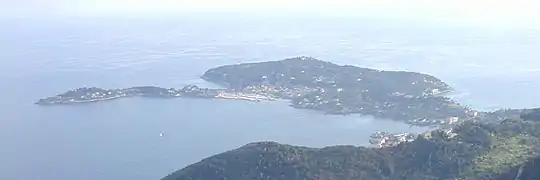 Le Cap Ferrat et la ville de Saint-Jean-Cap-Ferrat.