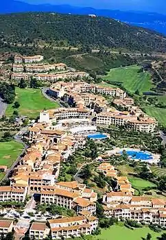 Vue aérienne du village de vacances de Cap Esterel.