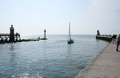 Entrée du port de Capbreton par la passe du Boucarot