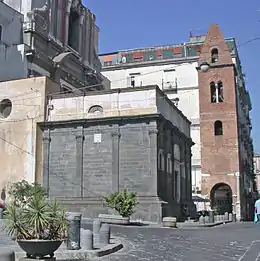 La chapelle Pontano et le campanile