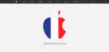 Capture d’écran de la page d’accueil francophone du site internet d’Apple avec la pomme croquée de couleur bleu, blanc et rouge et la phrase « Liberté, Égalité, Fraternité ».