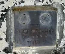 La plaque de la tombe (décès en 1836).
