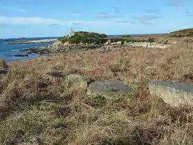 Carantec : partie nord de l'île Callot et l'amer (rocher peint).