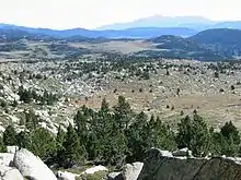 Le désert du Carlit avec le Canigou au fond.