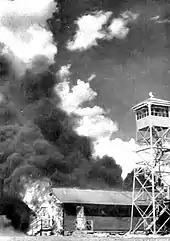Incendie à l'aérodrome de l'armée de Carlsbad lors de l'incident de la bombe à chauve-souris en 1943.